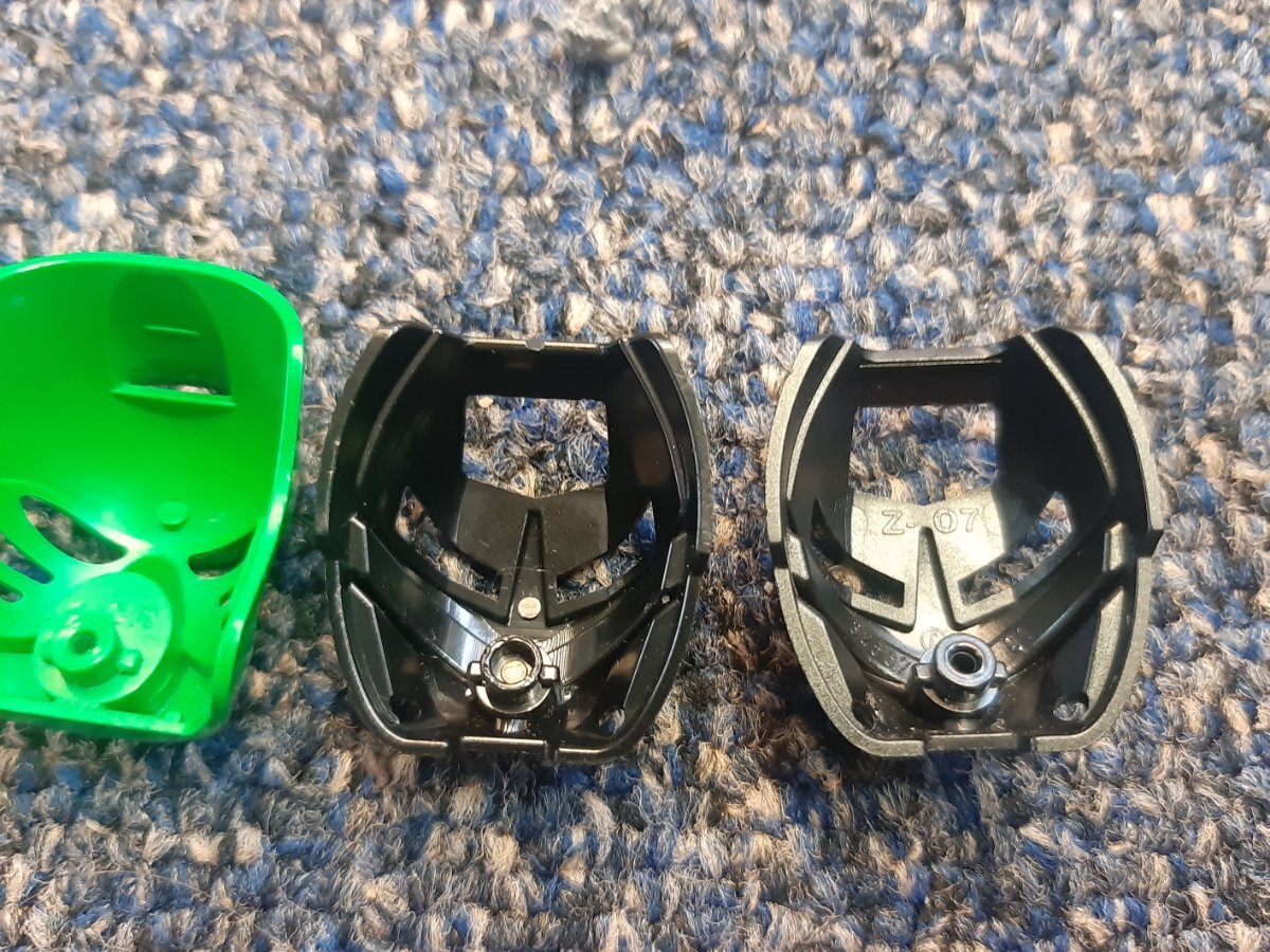 ruruページ Black Ruru Prototype Mask found in West -Europe - Bionicle